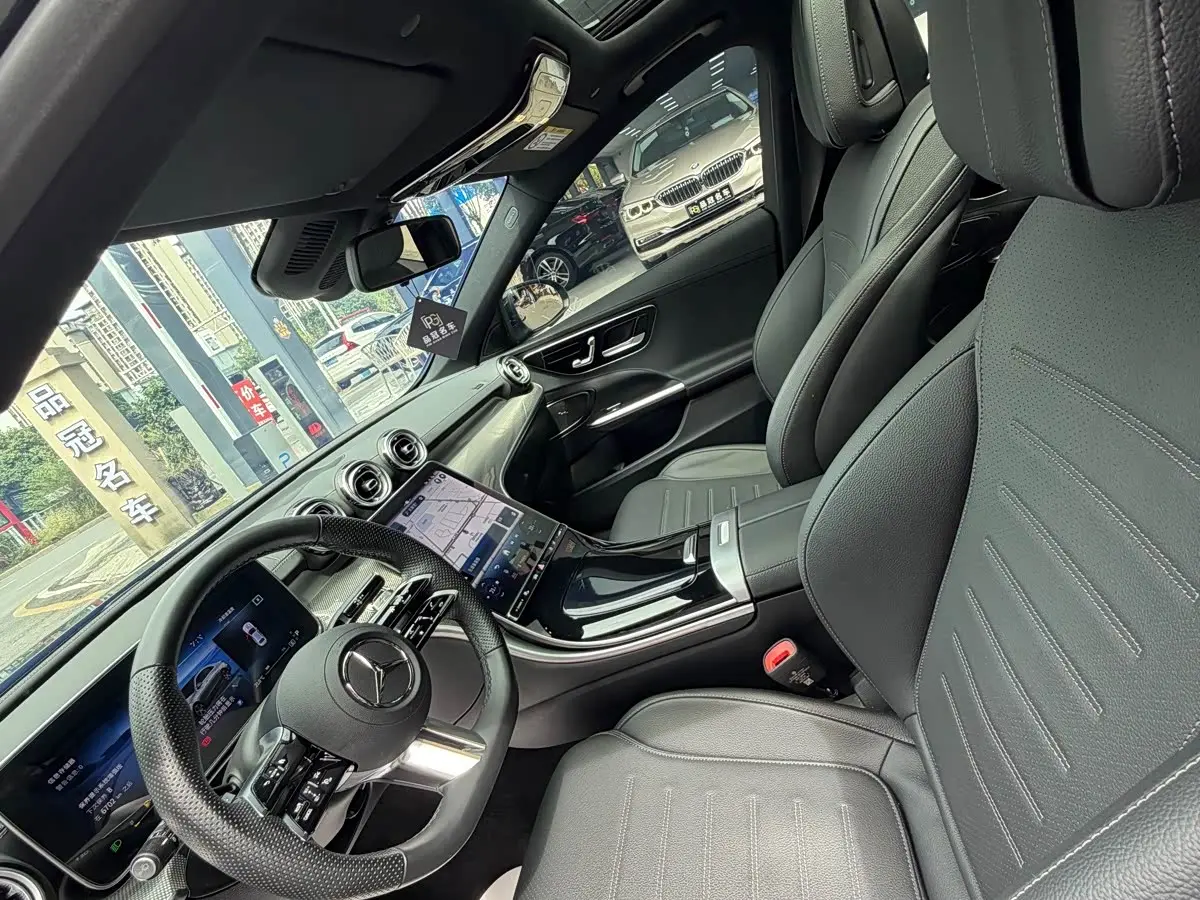 Mercedes-Benz C-Class 2024 — Photo 4/9