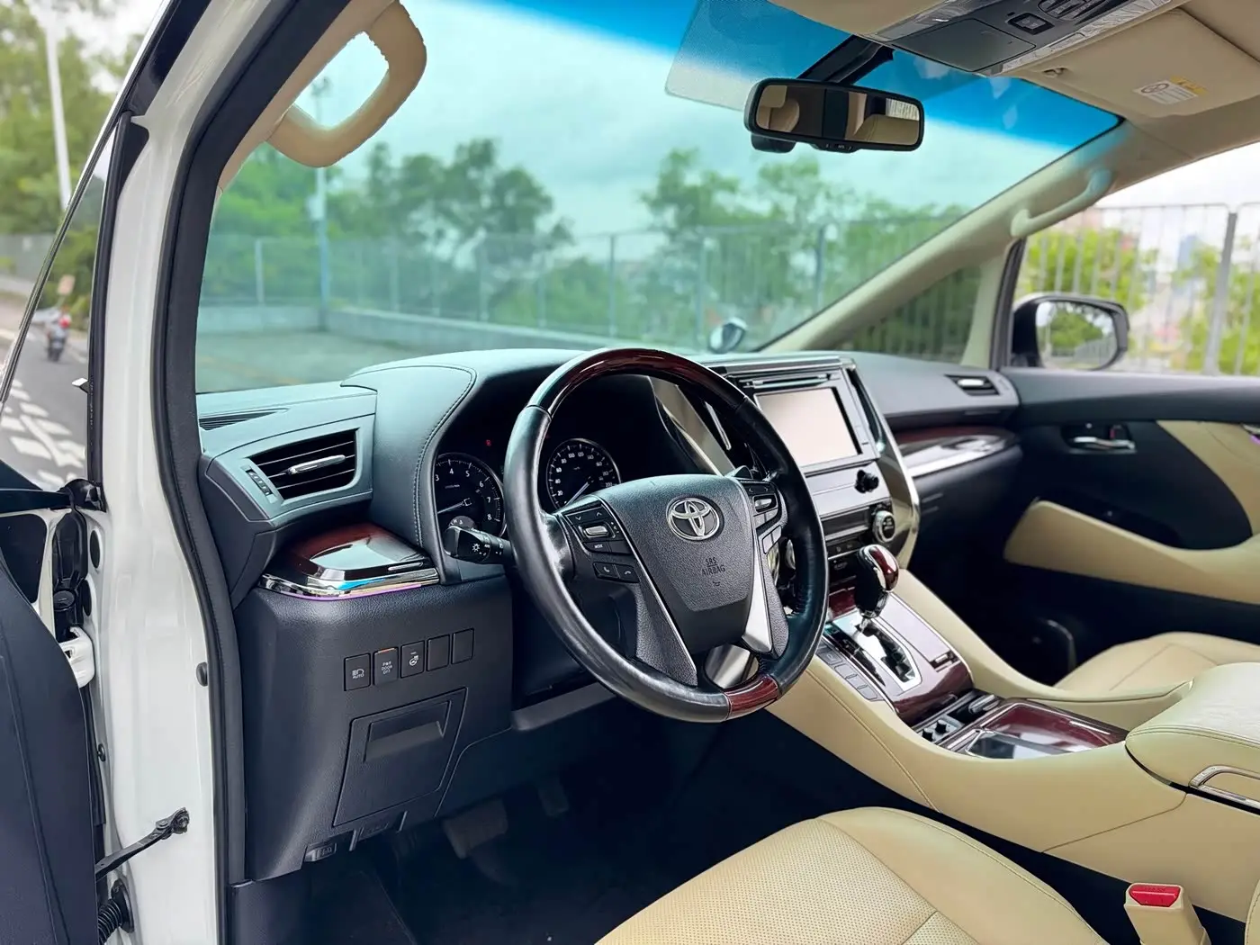 Toyota Alphard 2018 — ფოტო 9/20