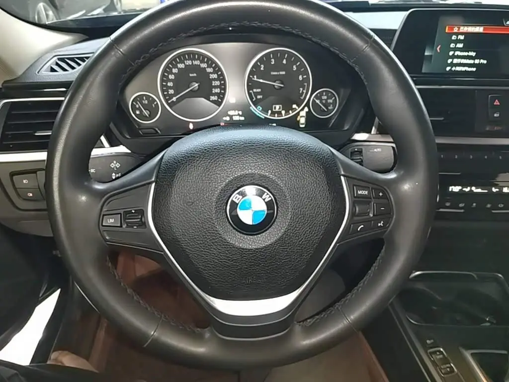 BMW 3 Series 2018 — Фото 11/20