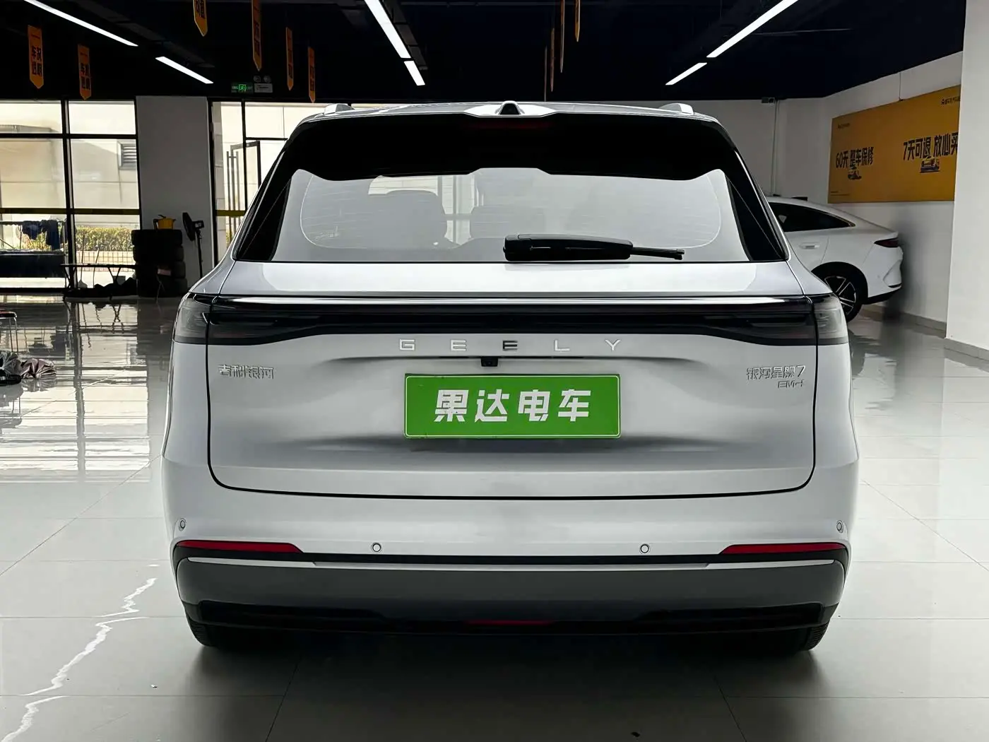 Geely Galaxy Galaxy Starship 7 EM-i 2025 — Фото 5/20