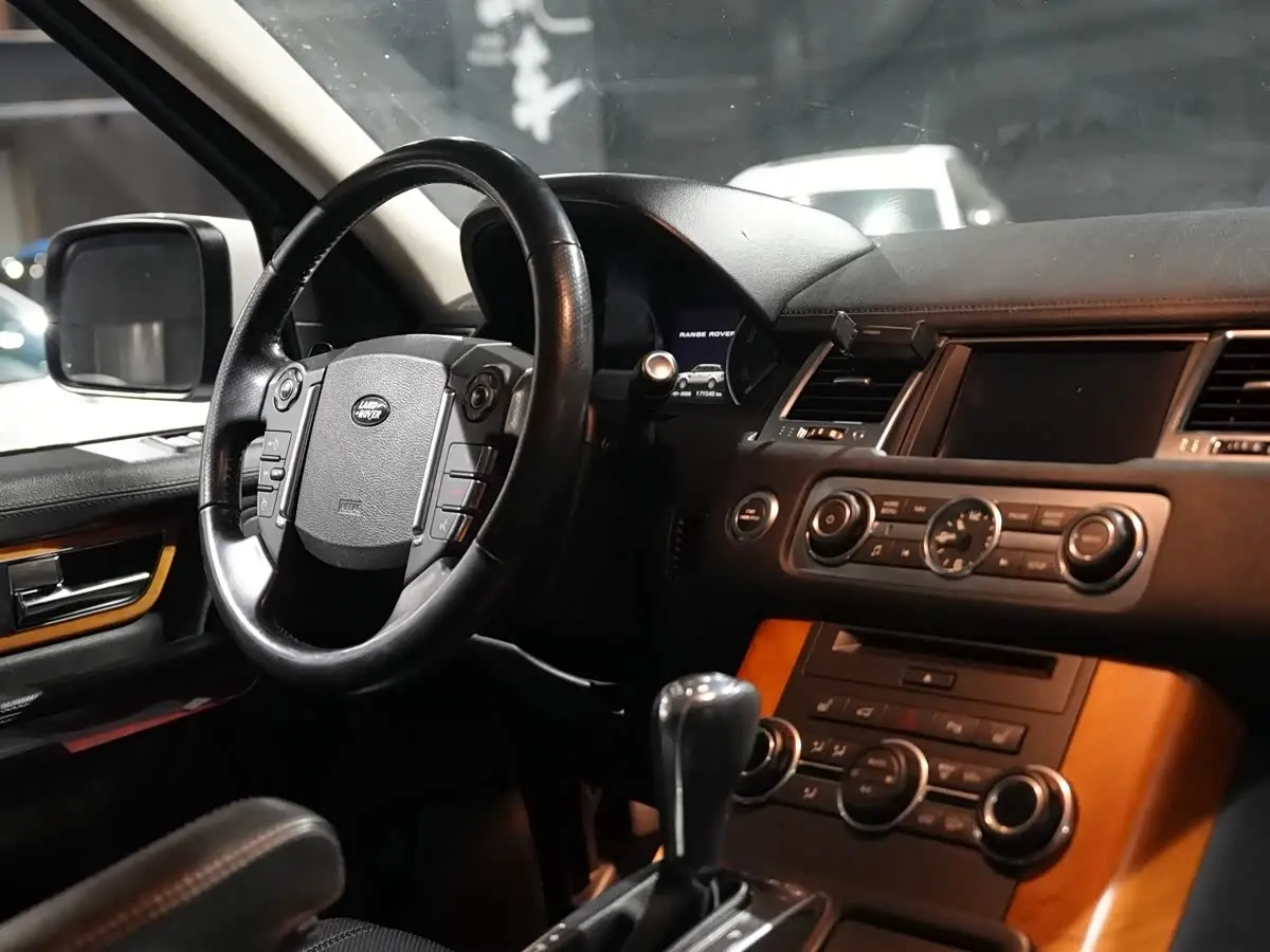 Land Rover Range Rover Sport 2012 — ფოტო 11/11