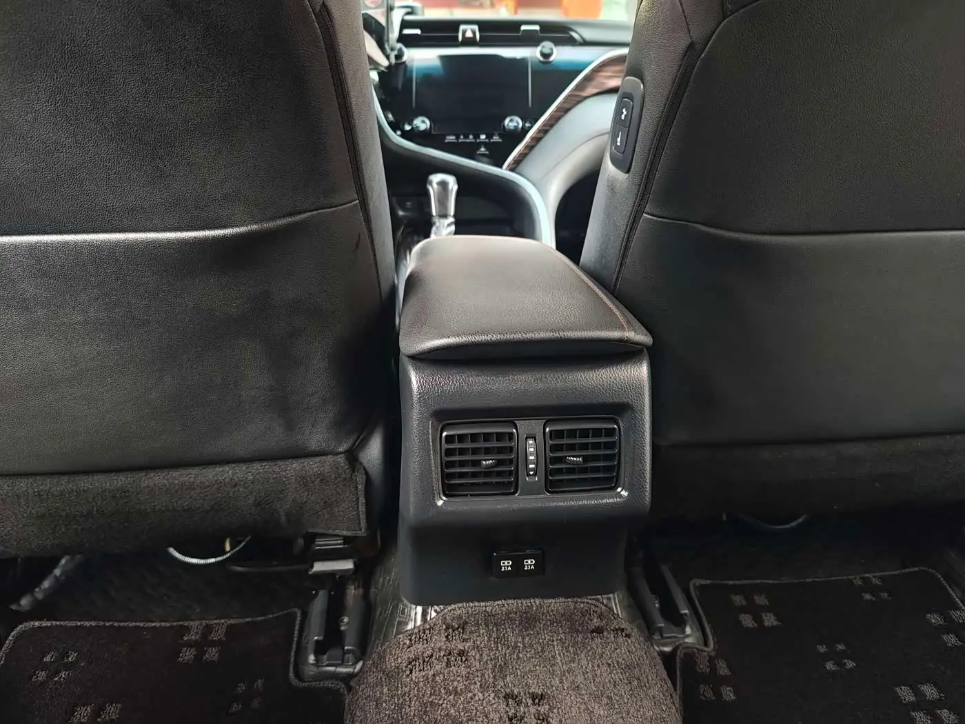 Toyota Camry 2020 — Фото 15/20