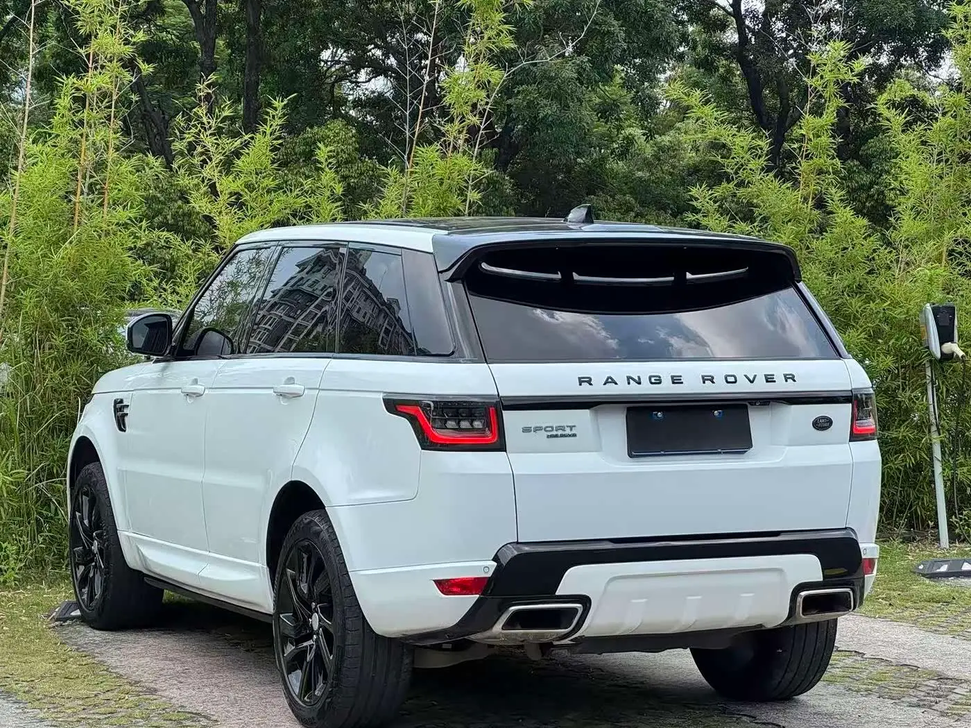 Land Rover Range Rover Sport 2019 — Photo 13/15