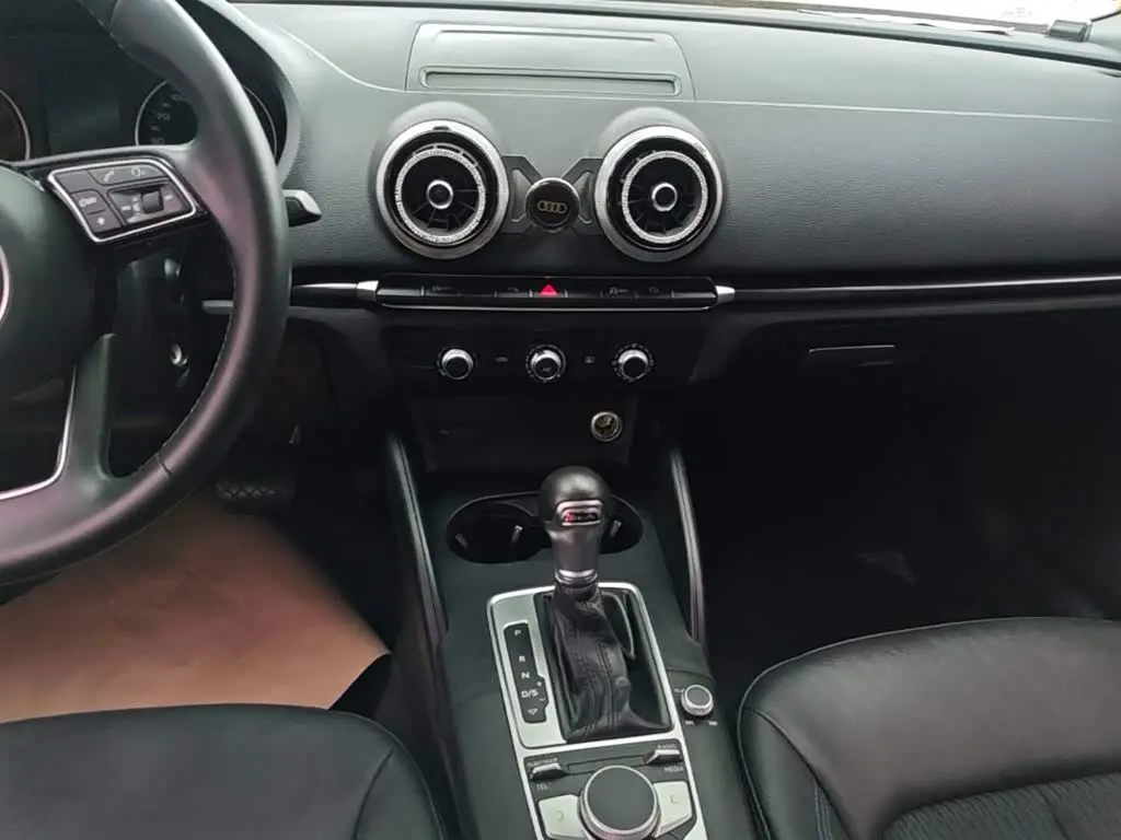 Audi A3 2020 — Şəkil 13/20