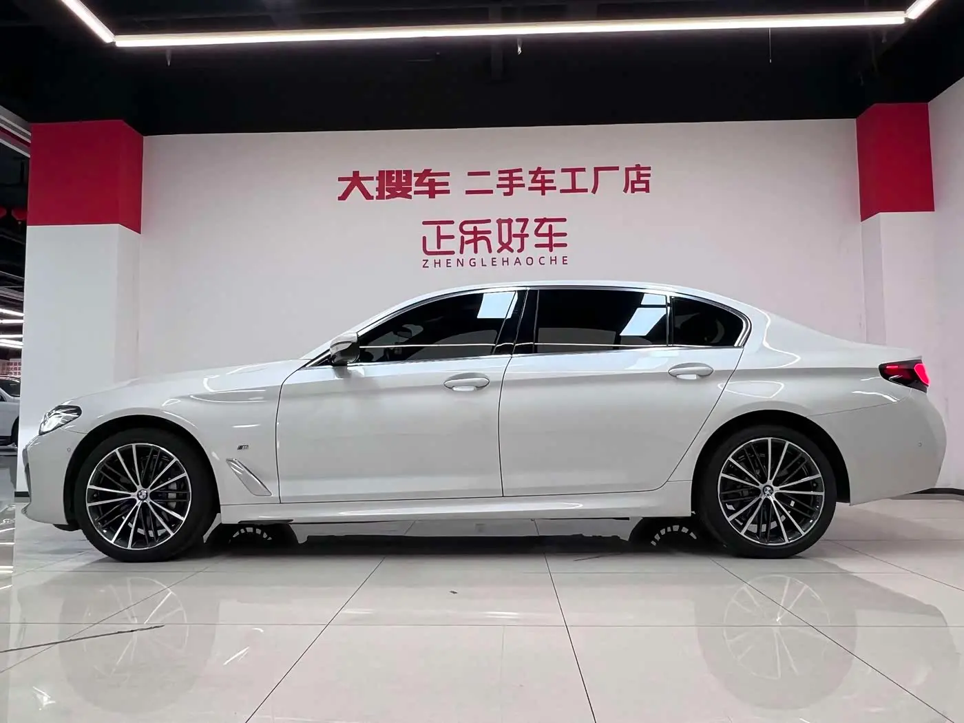 BMW 5 Series 2022 — Şəkil 2/11