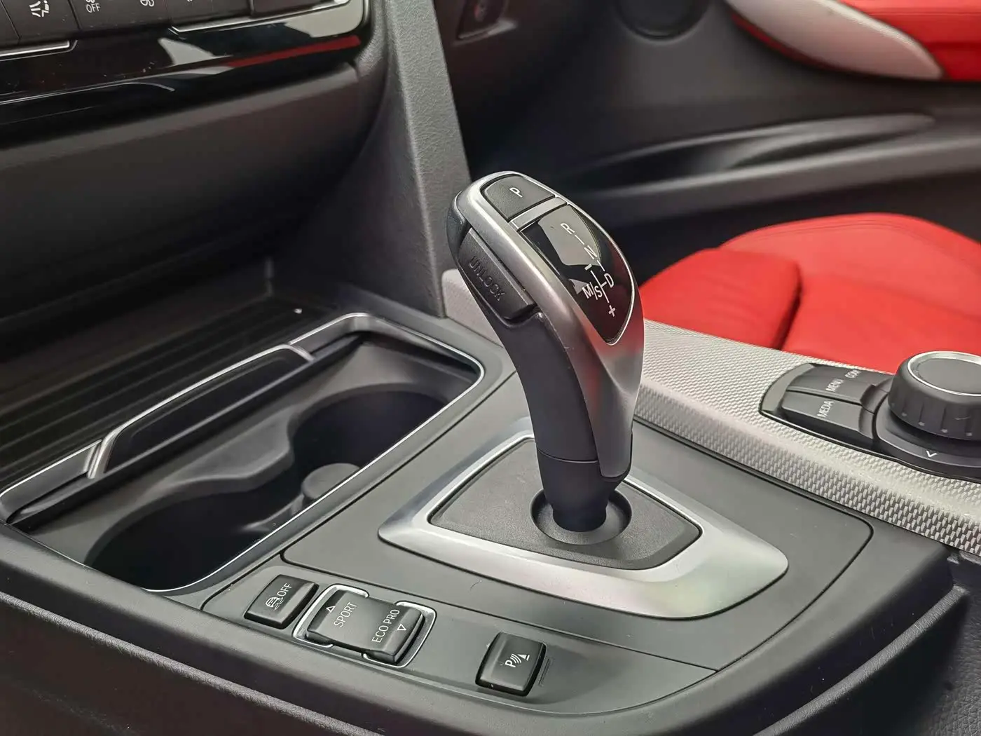 BMW 3 Series 2019 — Фото 15/16