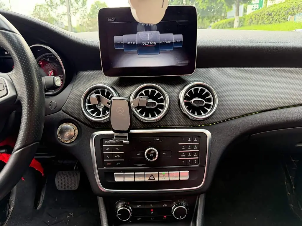 Mercedes-Benz GLA 2019 — Photo 9/14