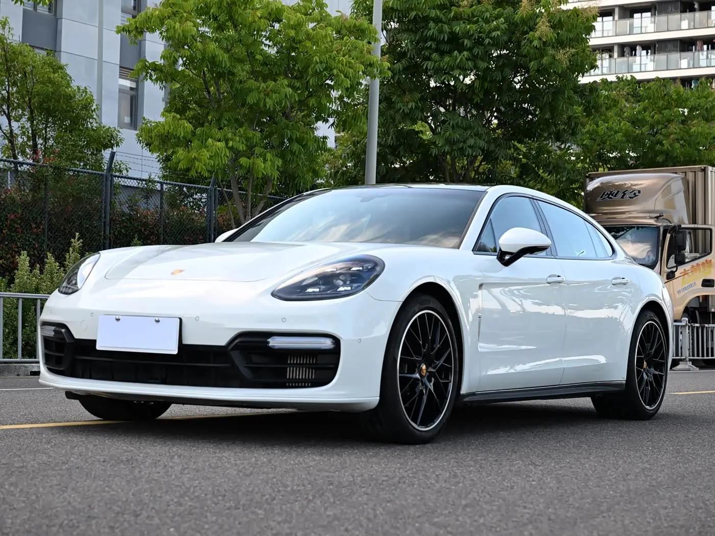 Porsche Panamera 2021 — Photo 1/15