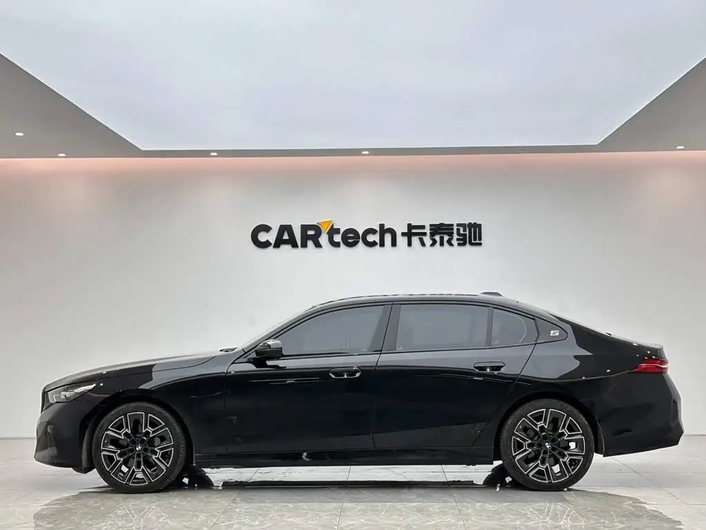 BMW 5 Series 2026 — Photo 2/16