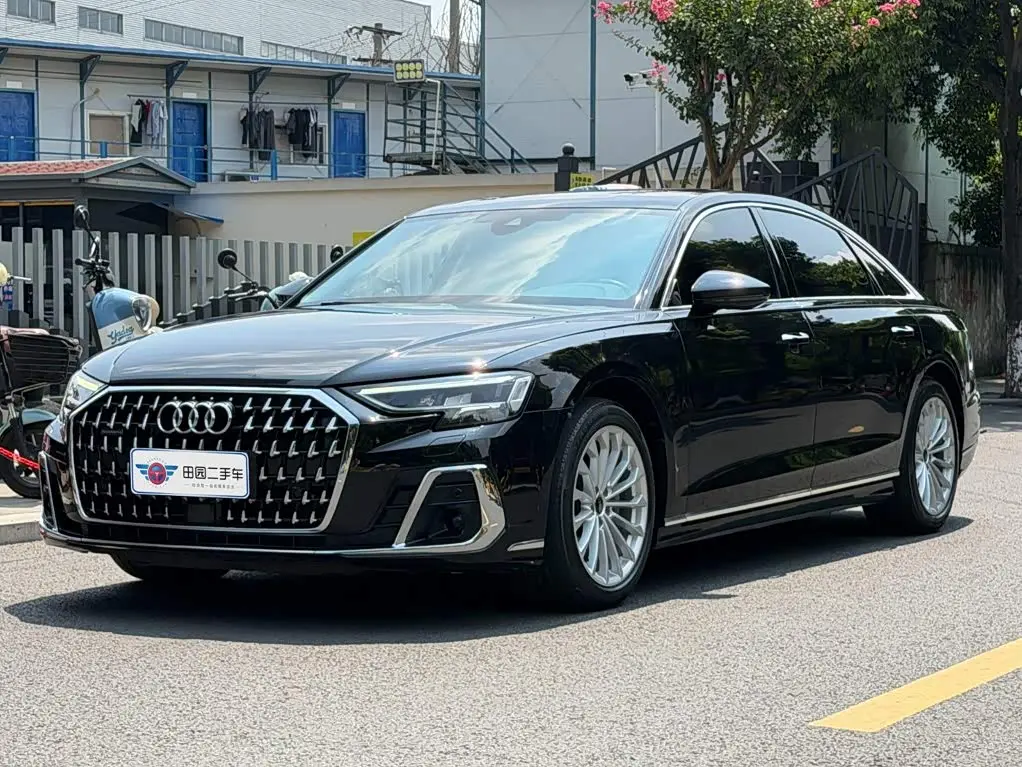 Audi A8 2023 — Photo 1/14