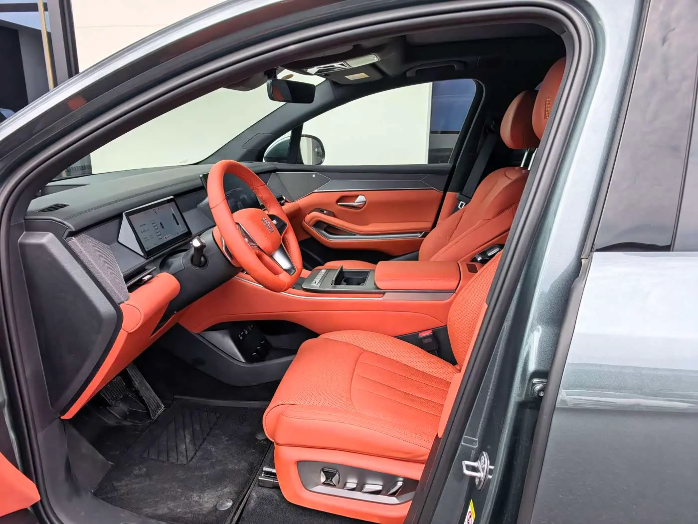 BYD Tang L 2025 — Photo 2/6