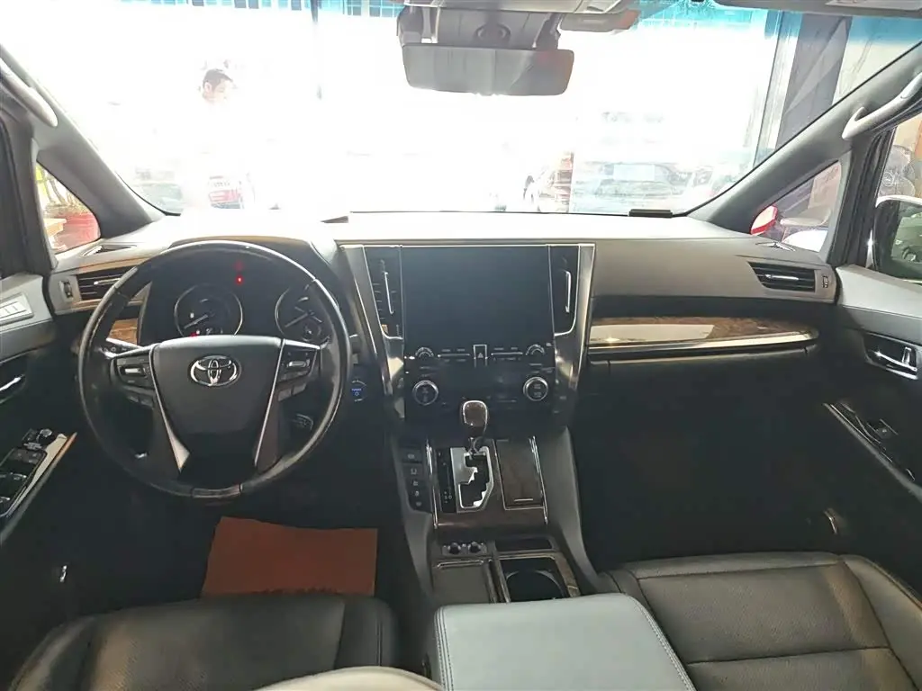 Toyota Vellfire 2020 — Photo 10/20