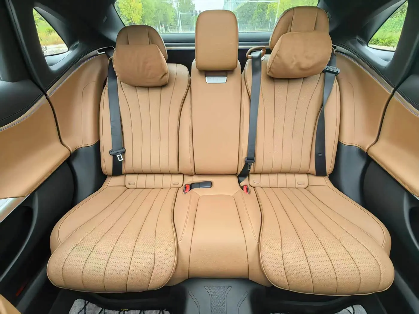 Mercedes-Benz E-Class 2024 — Photo 15/20