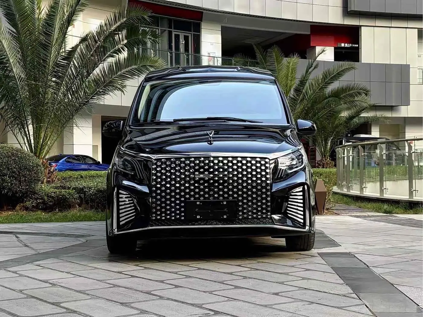 Mercedes-Benz Vito 2023 — Photo 2/9