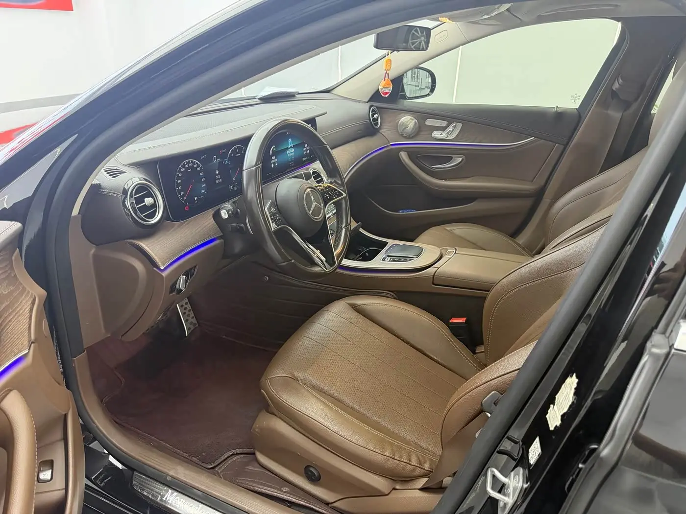 Mercedes-Benz E-Class 2022 — Photo 8/18