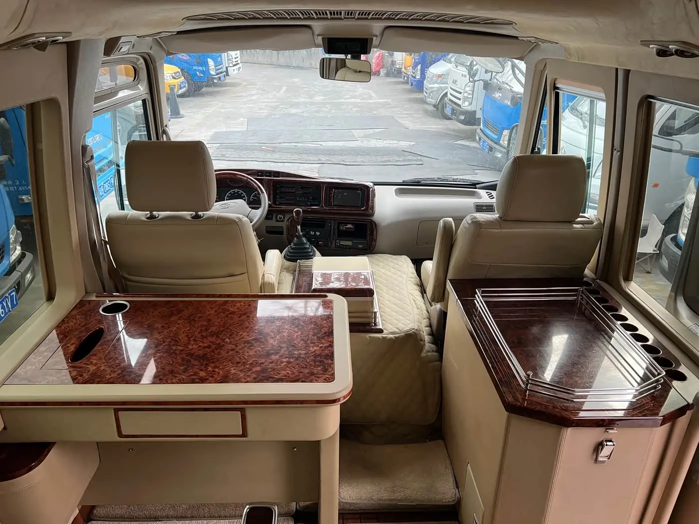 Toyota Coaster 2017 — Photo 10/19