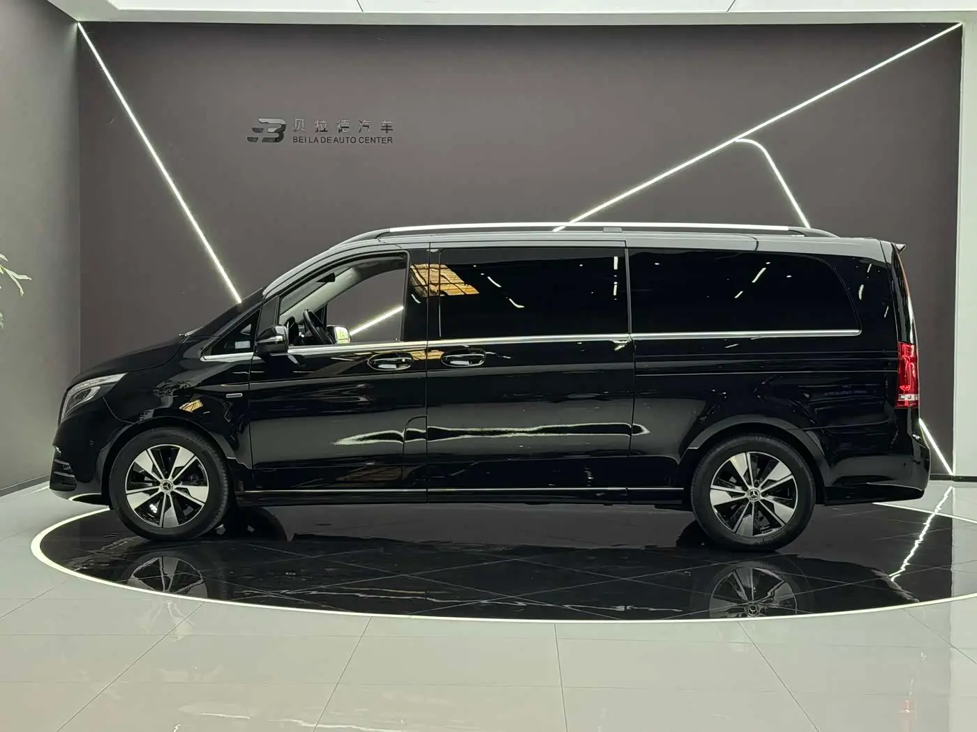 Mercedes-Benz V-Class 2021 — Photo 3/20
