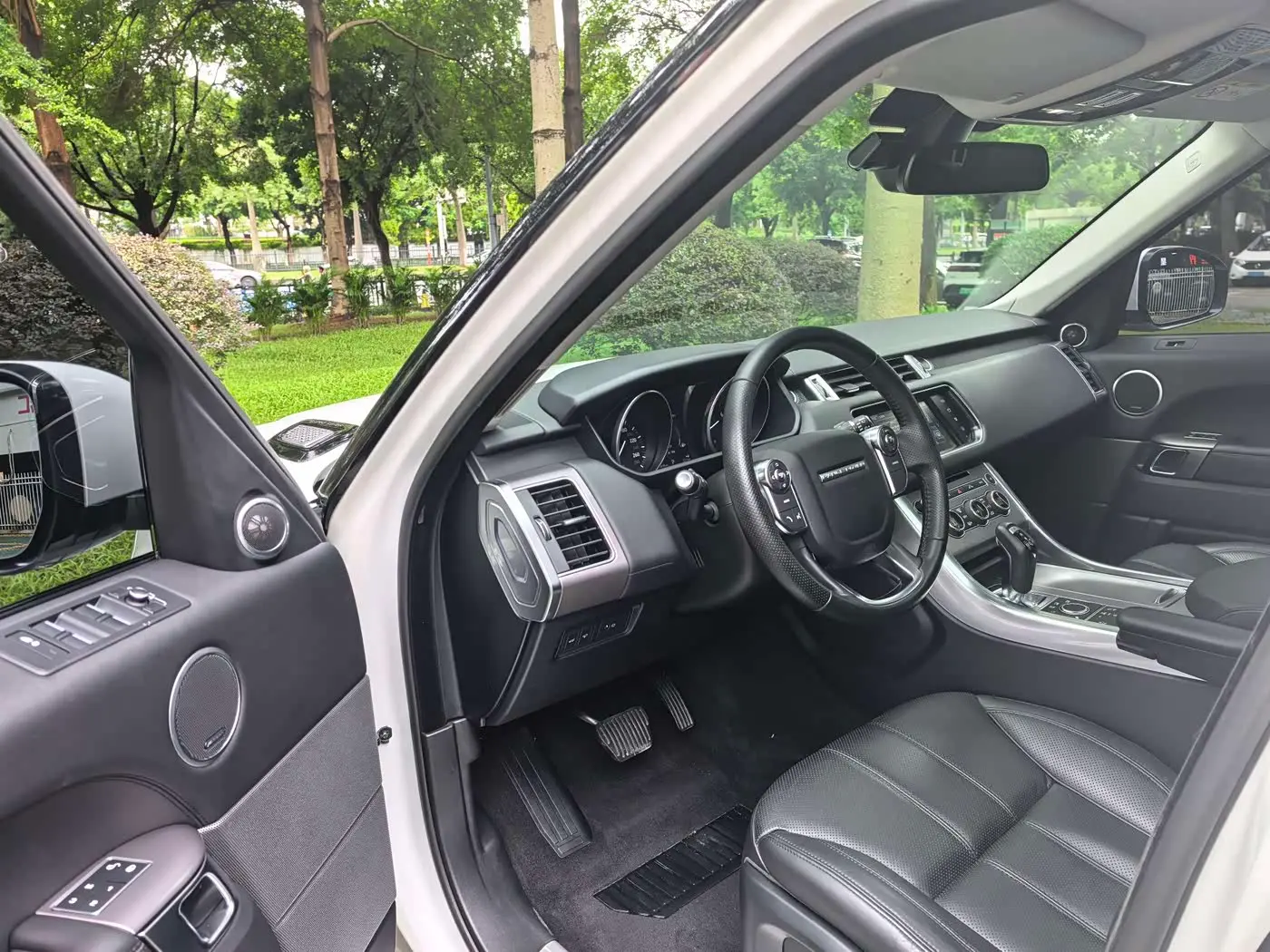 Land Rover Range Rover Sport 2017 — Photo 4/20