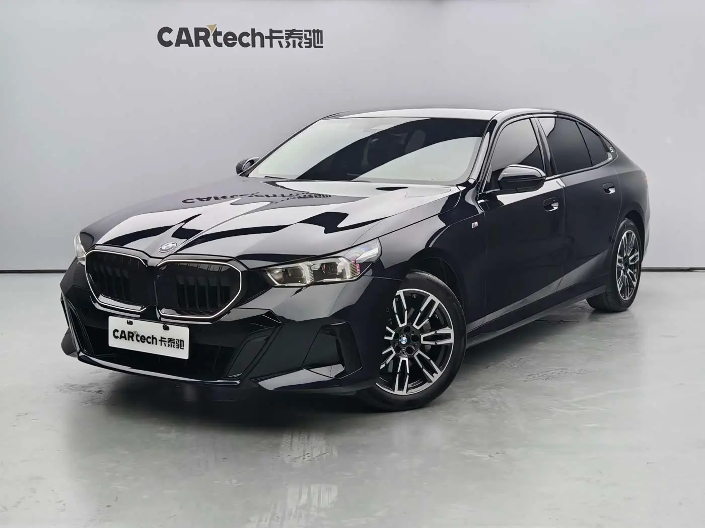 BMW 5 Series 2025 — Photo 1/17