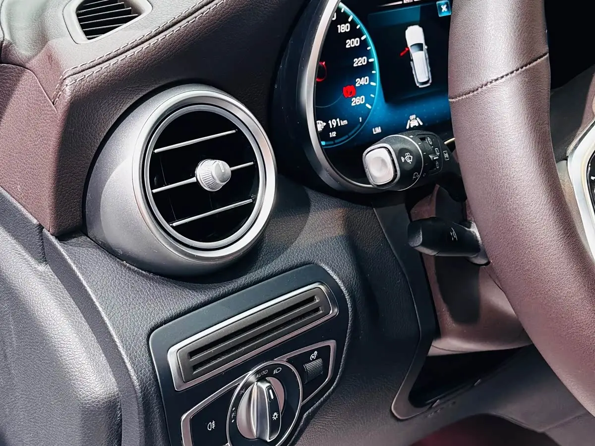 Mercedes-Benz GLC 2023 — Photo 12/20