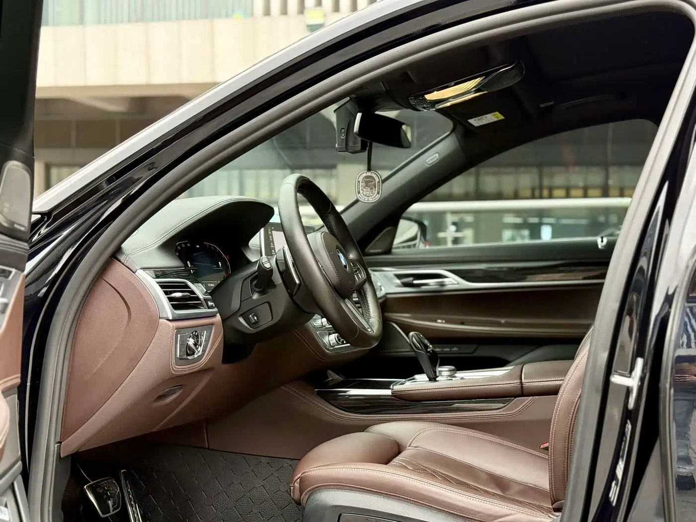 BMW 7 Series 2021 — ფოტო 5/7