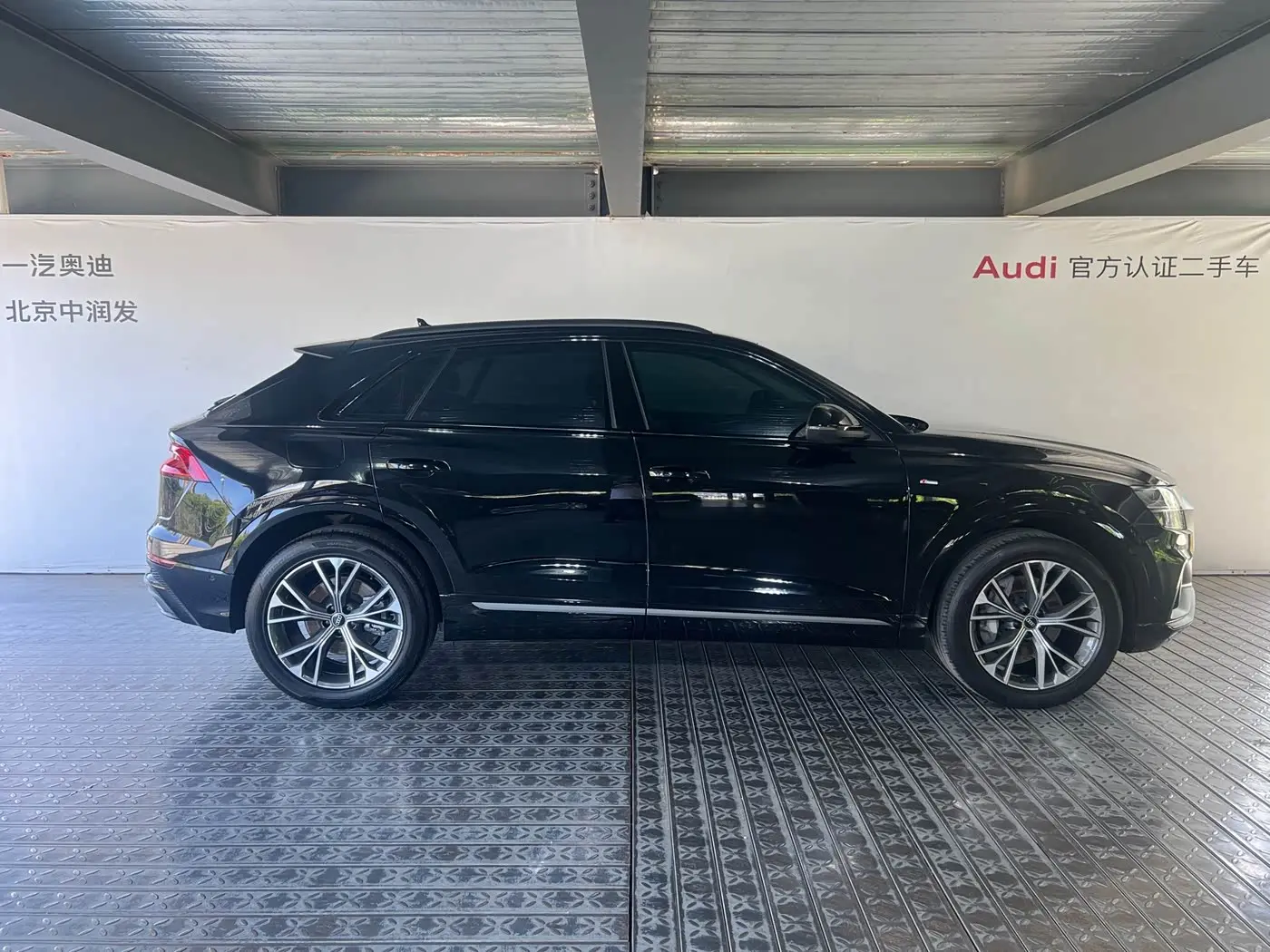 Audi Q8 2023 — Photo 3/20