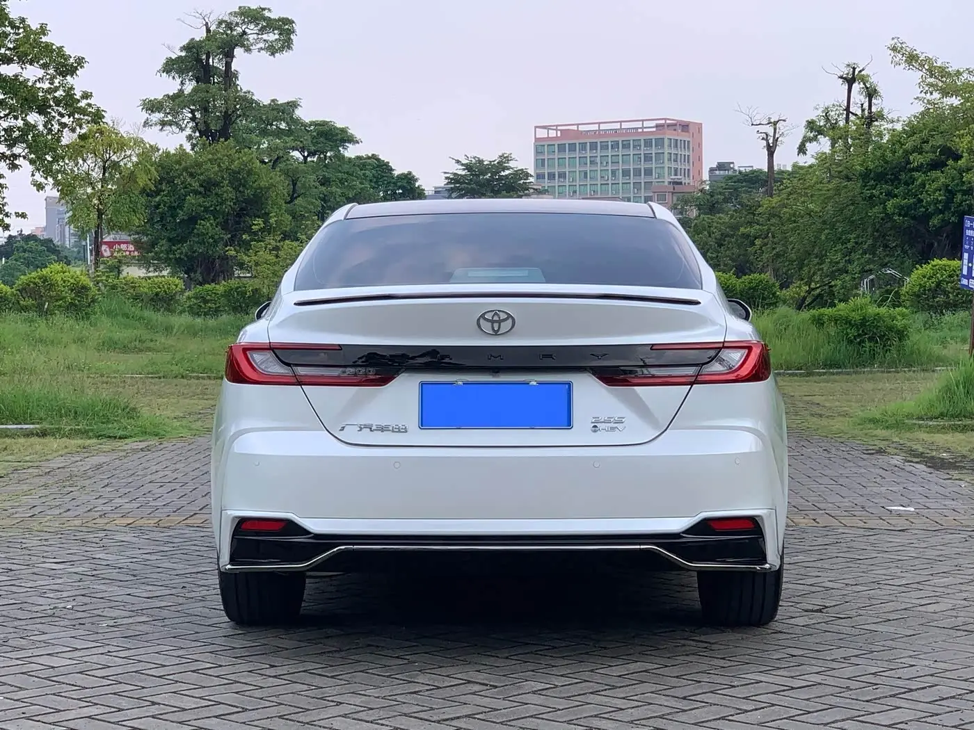 Toyota Camry 2025 — Photo 5/17