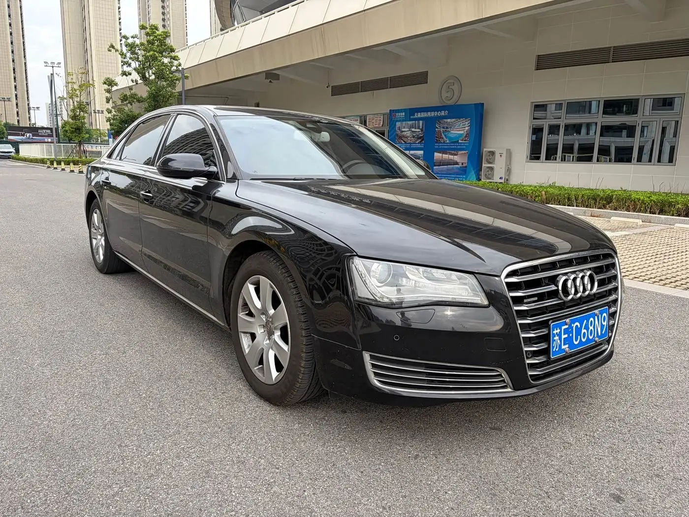 Audi A8 2014 — Photo 3/17