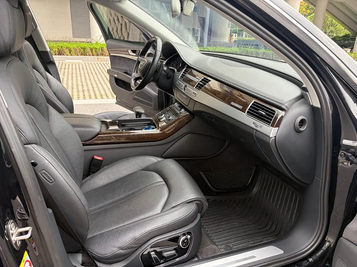 Audi A8 2014 — Photo 12/17