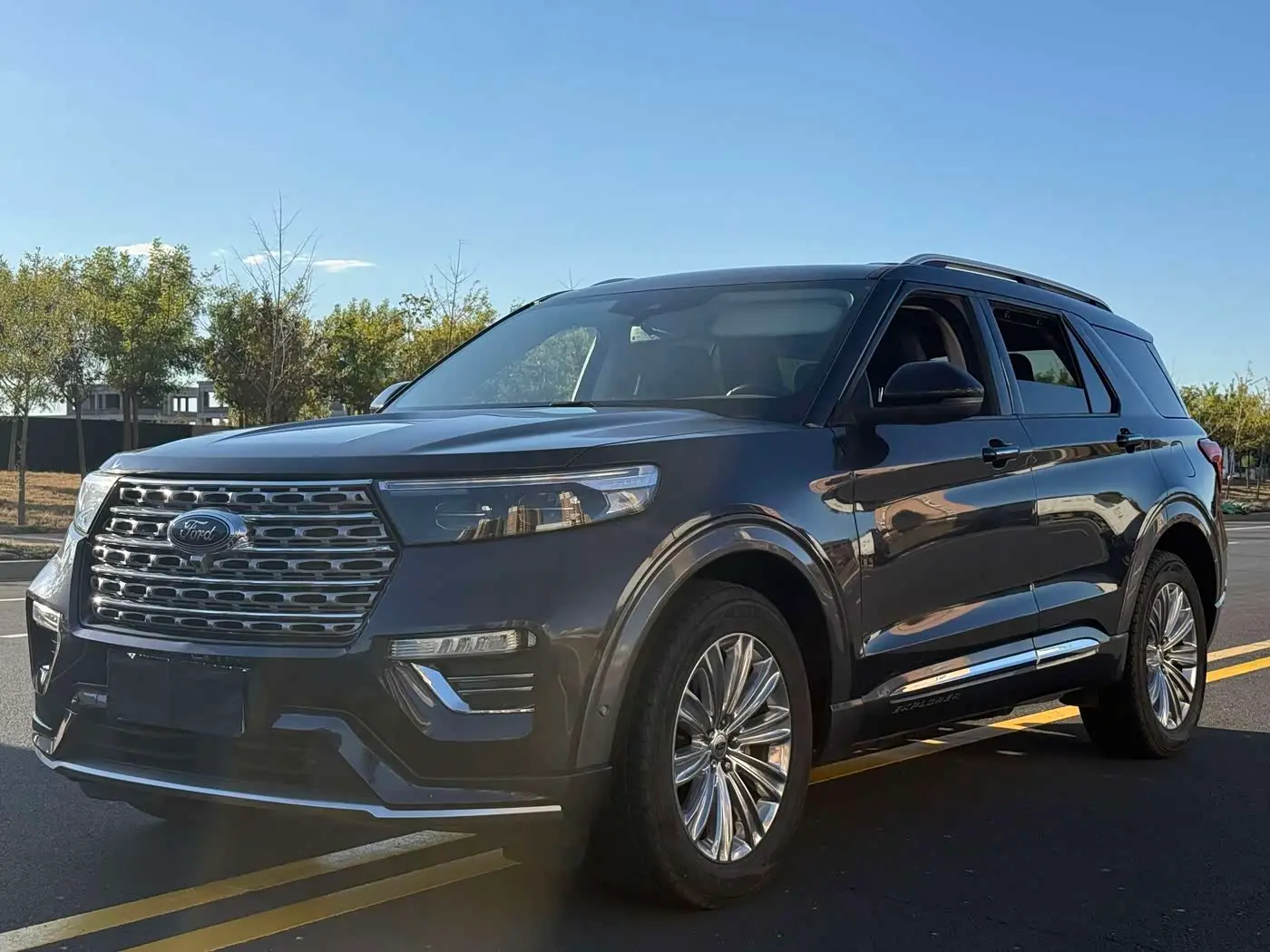 Ford Explorer 2021 — Photo 1/9