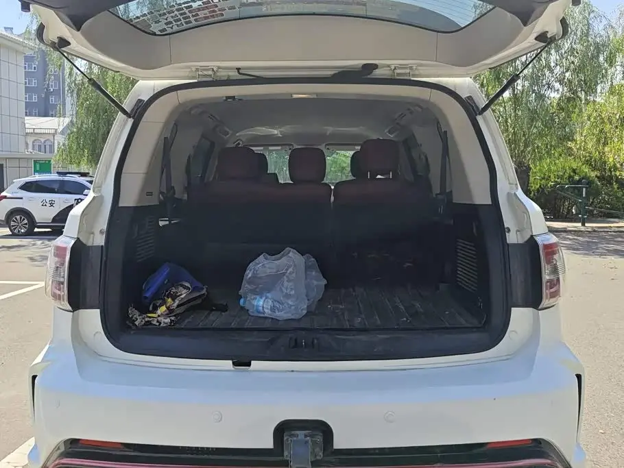 Nissan Patrol 2018 — Photo 4/16