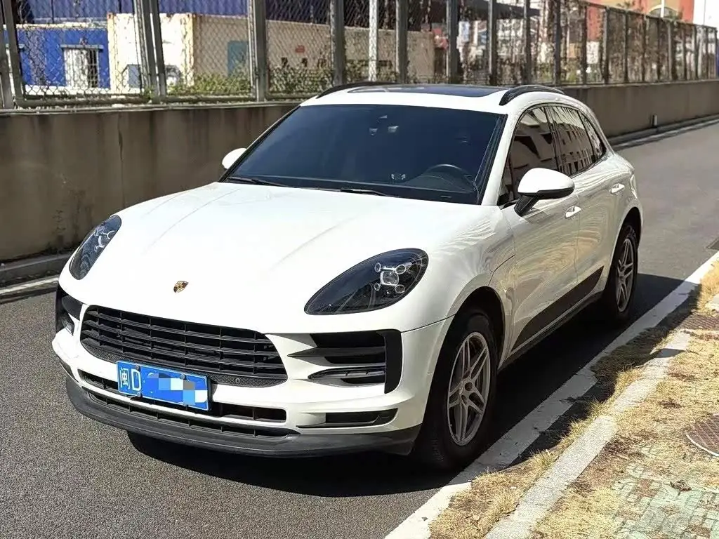 Porsche Macan 2019 — Photo 1/9