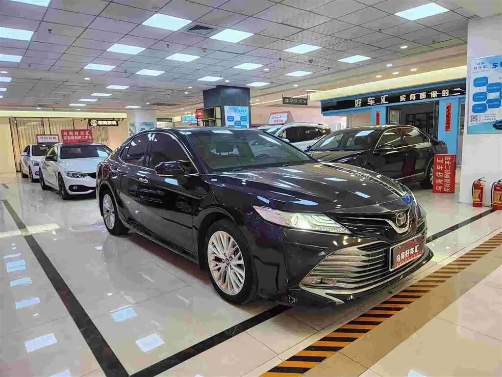 Toyota Camry 2018 — Photo 12/20