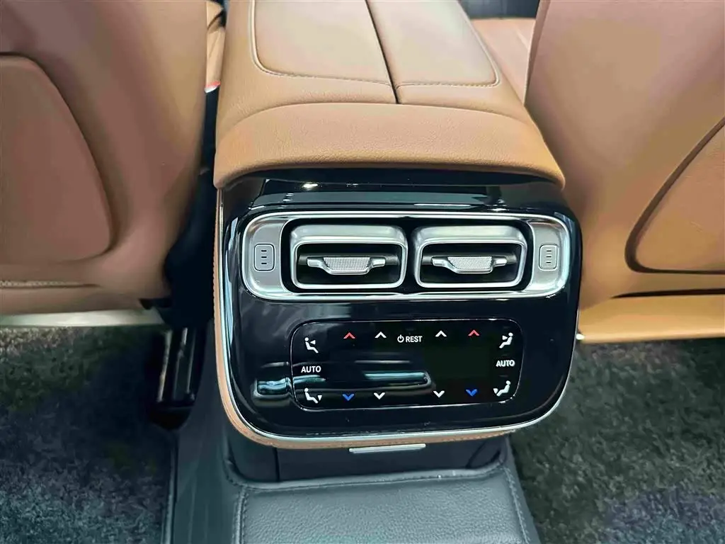 Mercedes-Benz S-Class 2022 — Photo 13/19