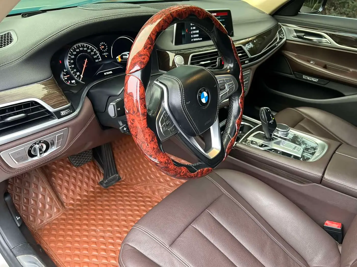 BMW 7 Series 2018 — Photo 5/18