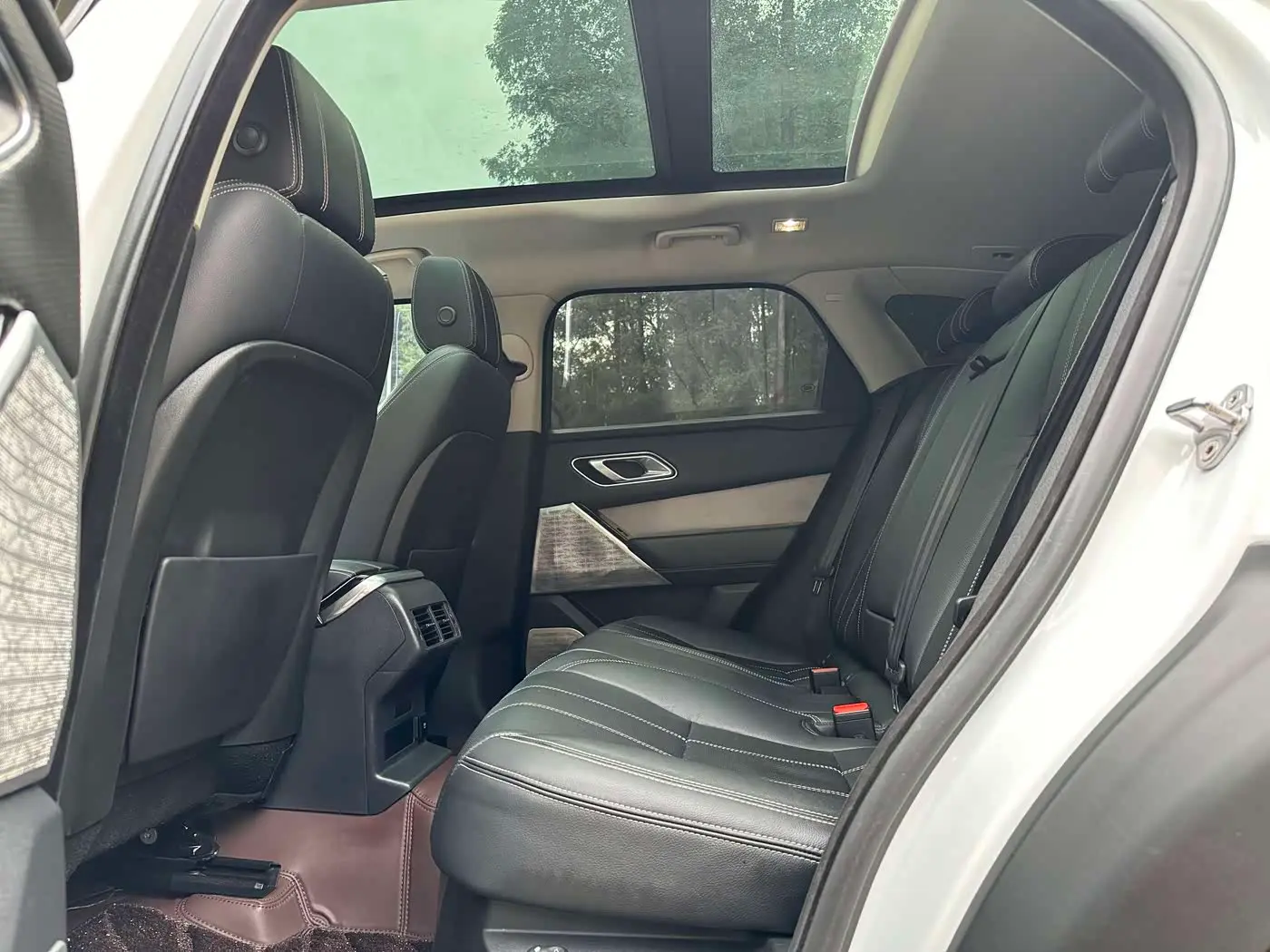 Land Rover Range Rover Velar 2019 — Photo 9/17