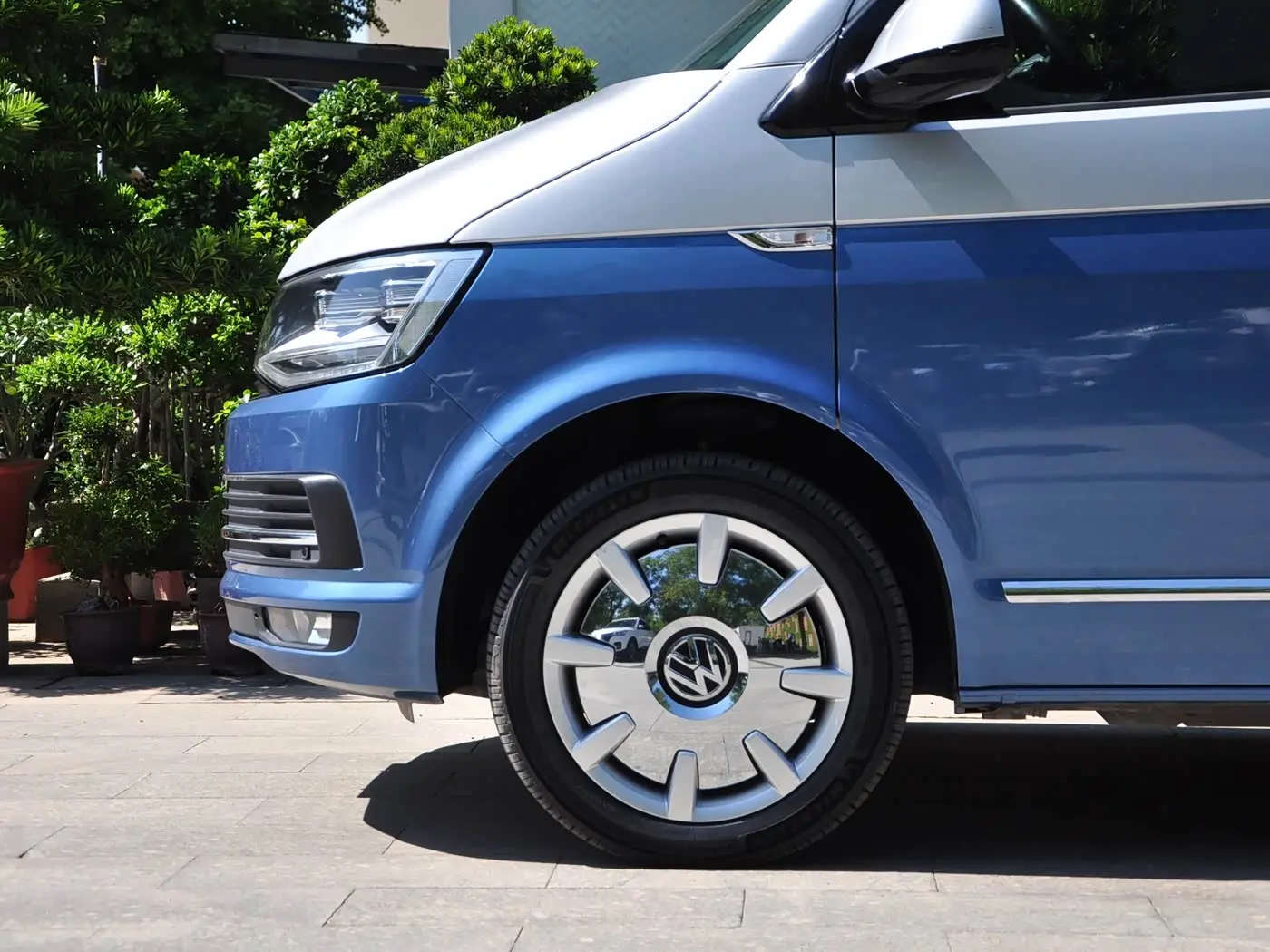 Volkswagen Multivan 2019 — Photo 15/15
