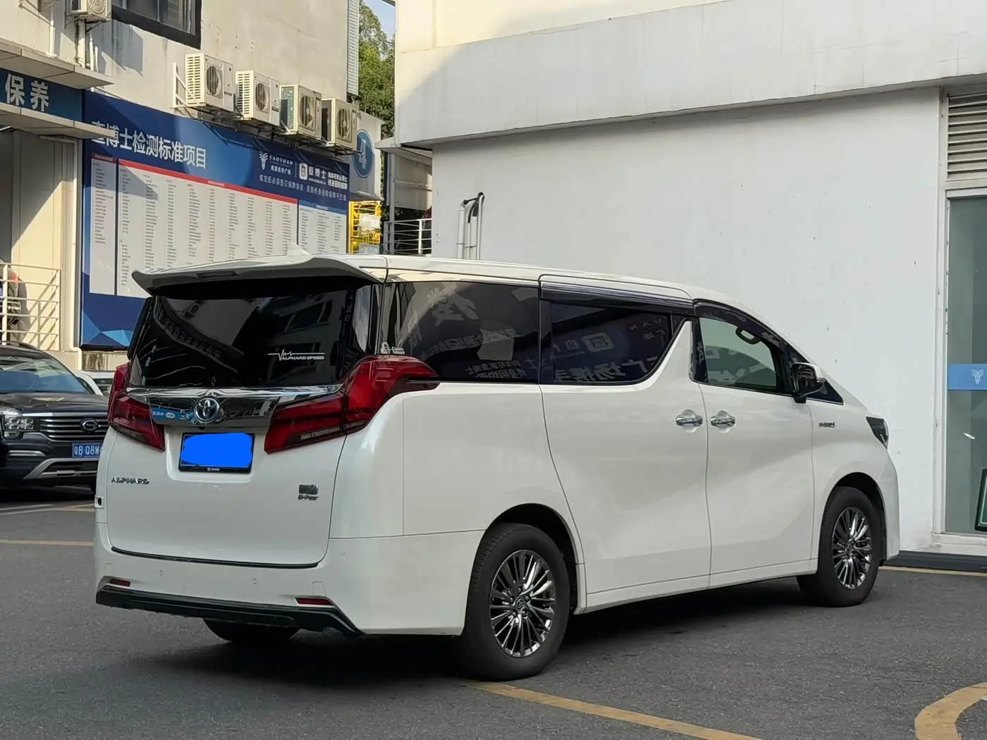 Toyota Alphard 2021 — Photo 17/20