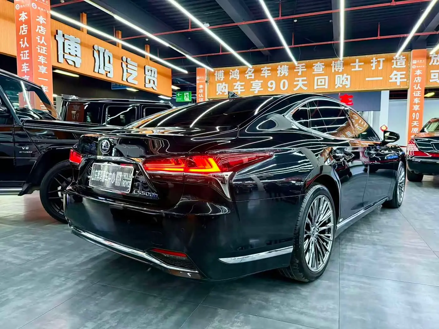 Lexus LS 2022 — Photo 16/18