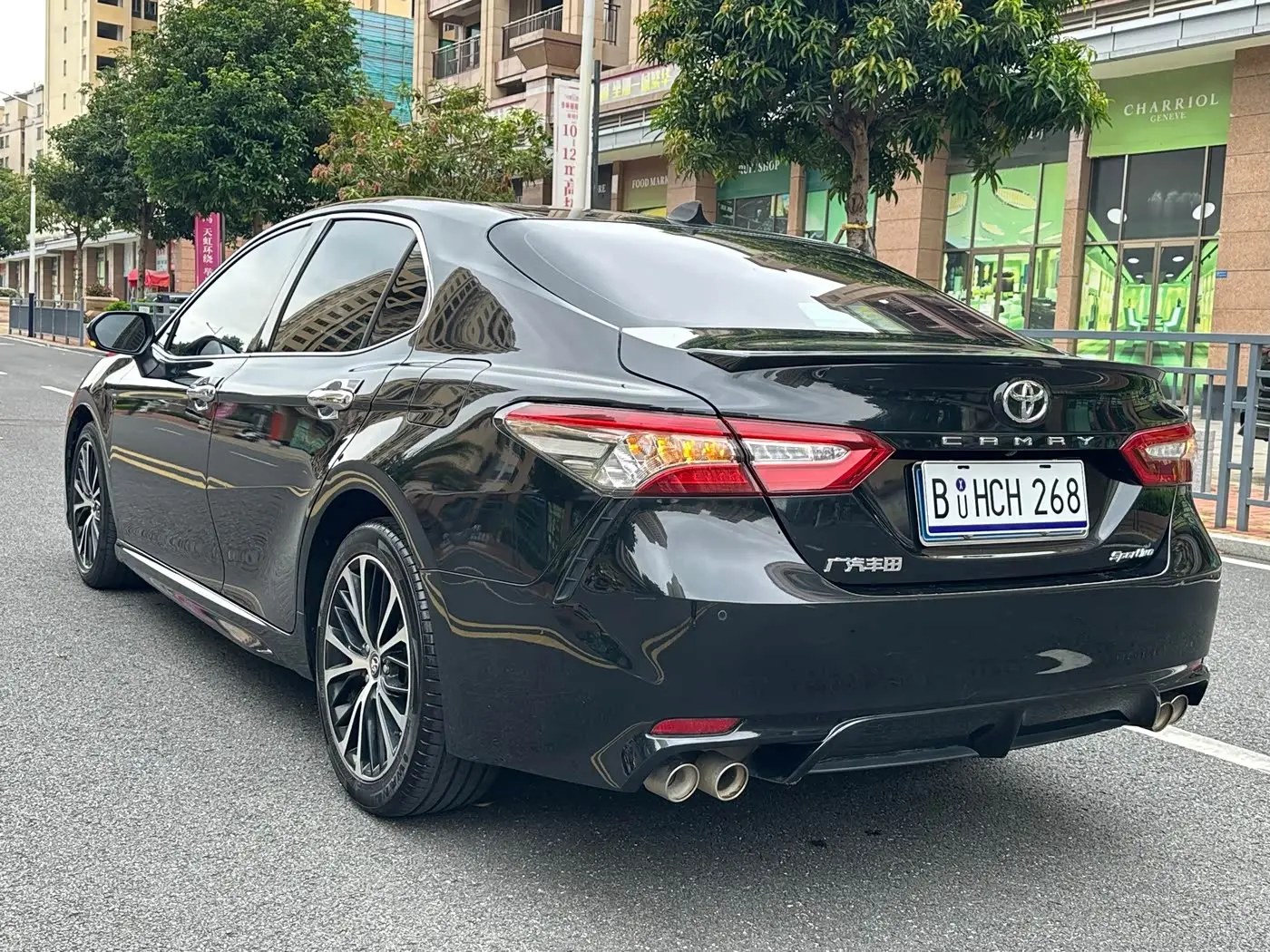 Toyota Camry 2019 — Фото 6/16