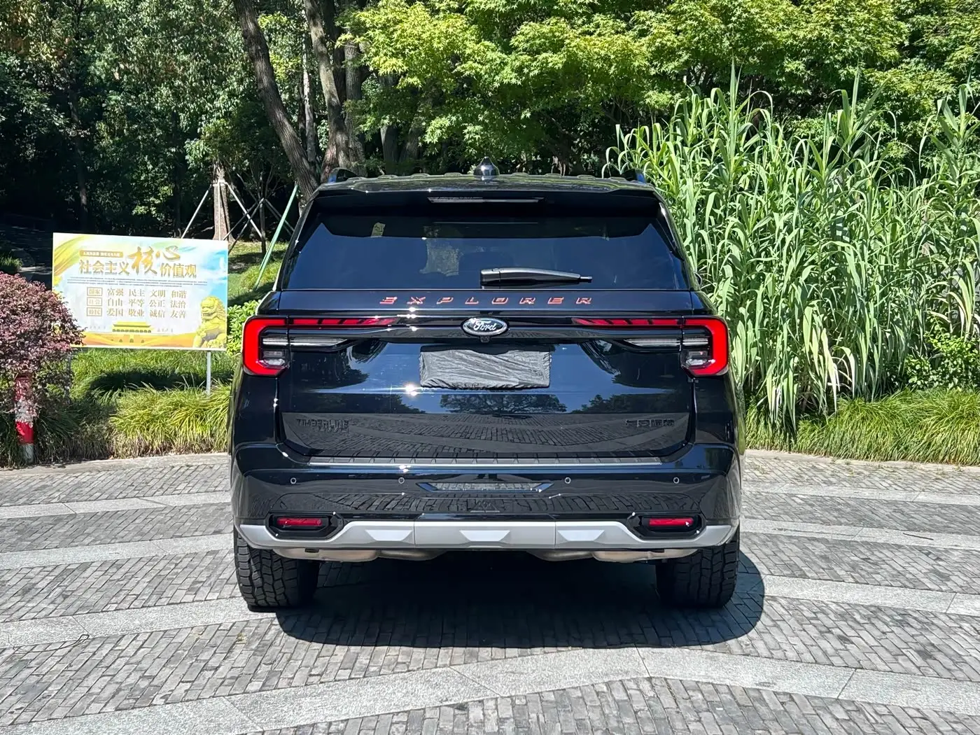 Ford Explorer 2026 — Photo 7/17