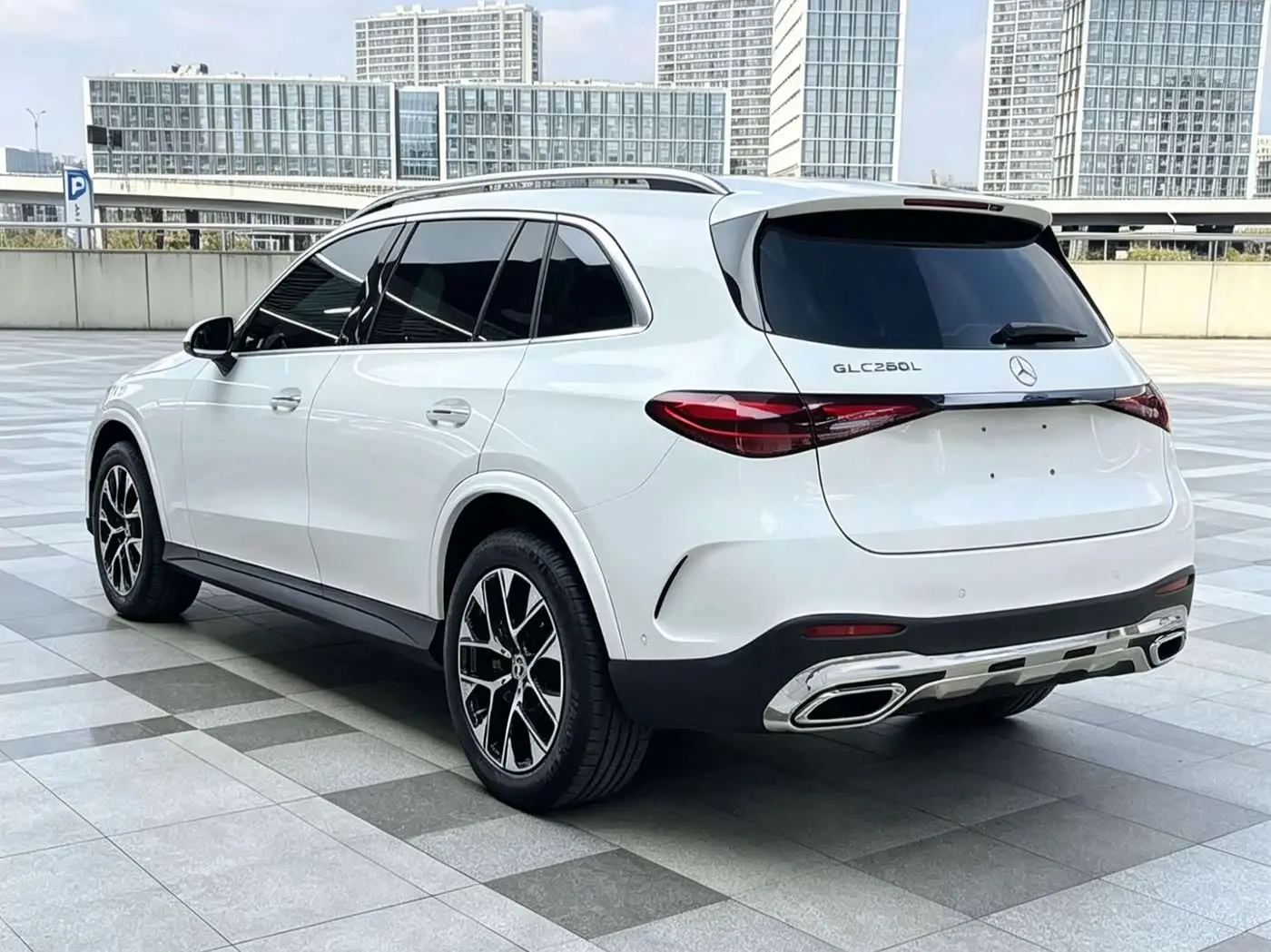 Mercedes-Benz GLC 2023 — Photo 10/10