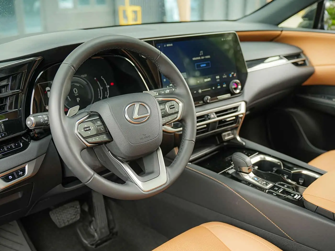 Lexus RX 2023 — Фото 8/20