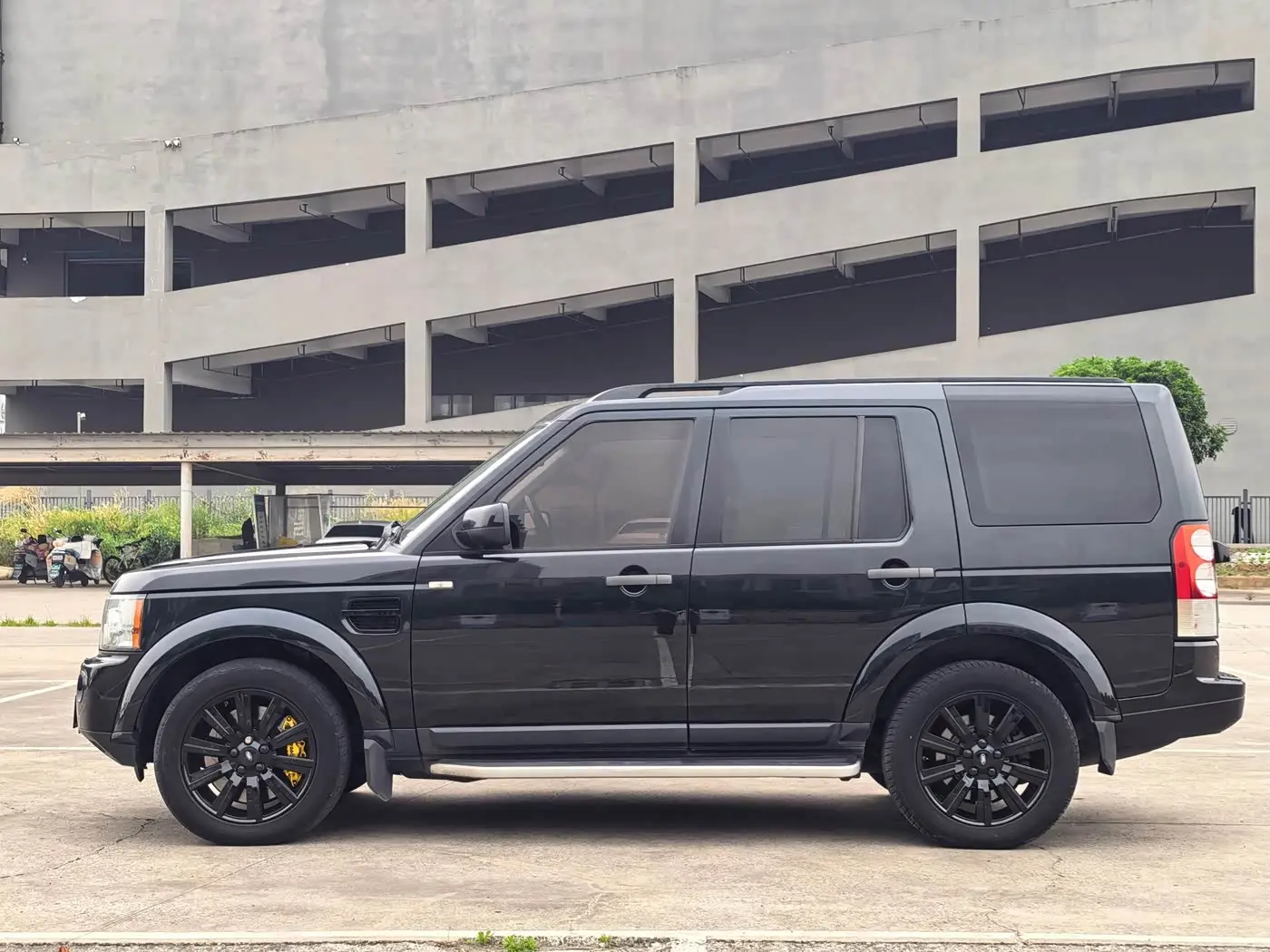 Land Rover Discovery 2012 — Photo 3/19