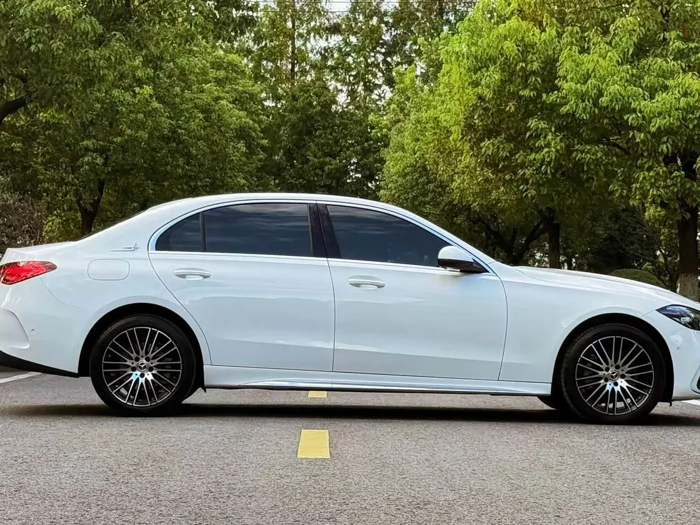 Mercedes-Benz C-Class 2025 — Photo 4/15