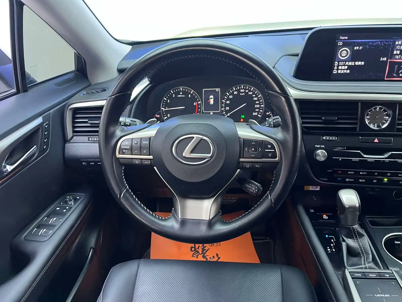 Lexus RX 2022 — Photo 10/12