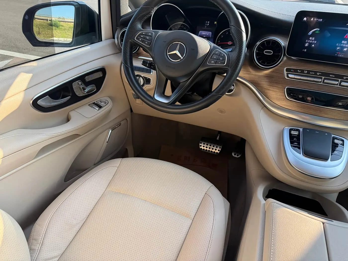 Mercedes-Benz V-Class 2022 — Photo 14/20