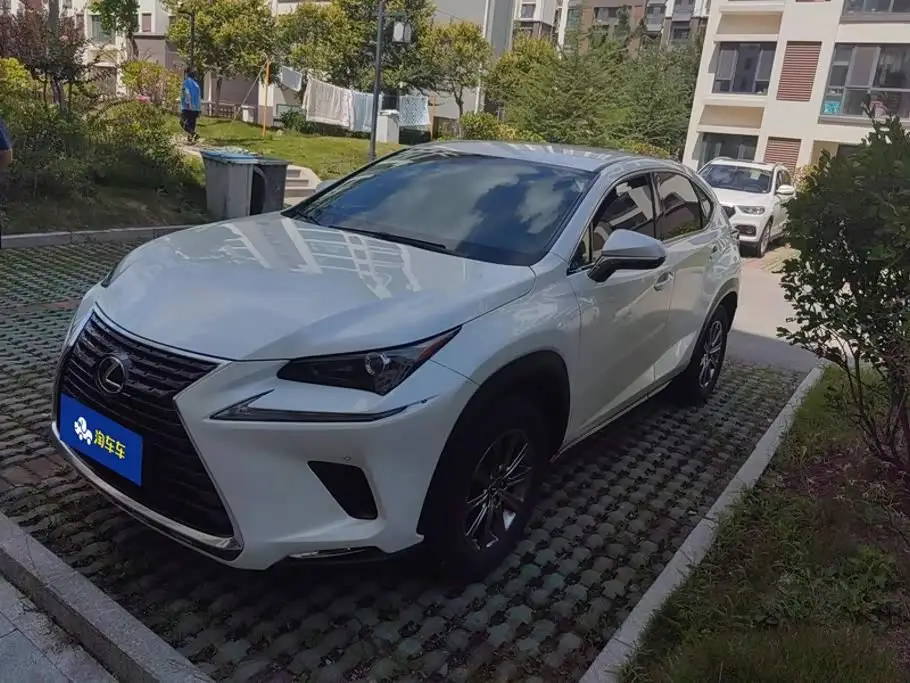 Lexus NX, 2021