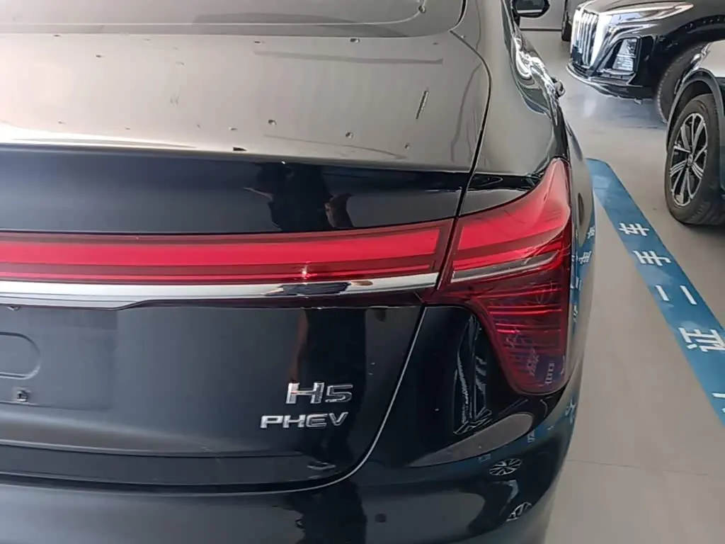 Hongqi H5 PHEV 2025 — Фото 8/20