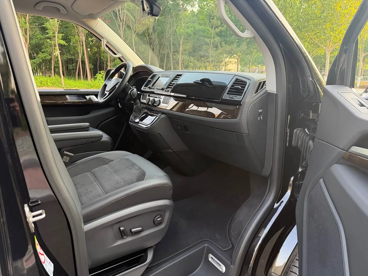 Volkswagen Multivan 2019 — Фото 15/20